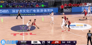 🤩张牙舞爪！曾凡博半场5中3得8分1板2助2断 4次大火锅看嗨全场