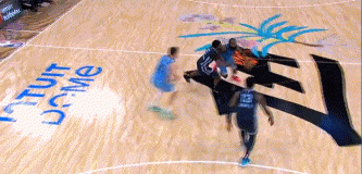 😭年度最可惜！哈登将对手晃飞5米远 原地晃肩超远三分弹筐而出