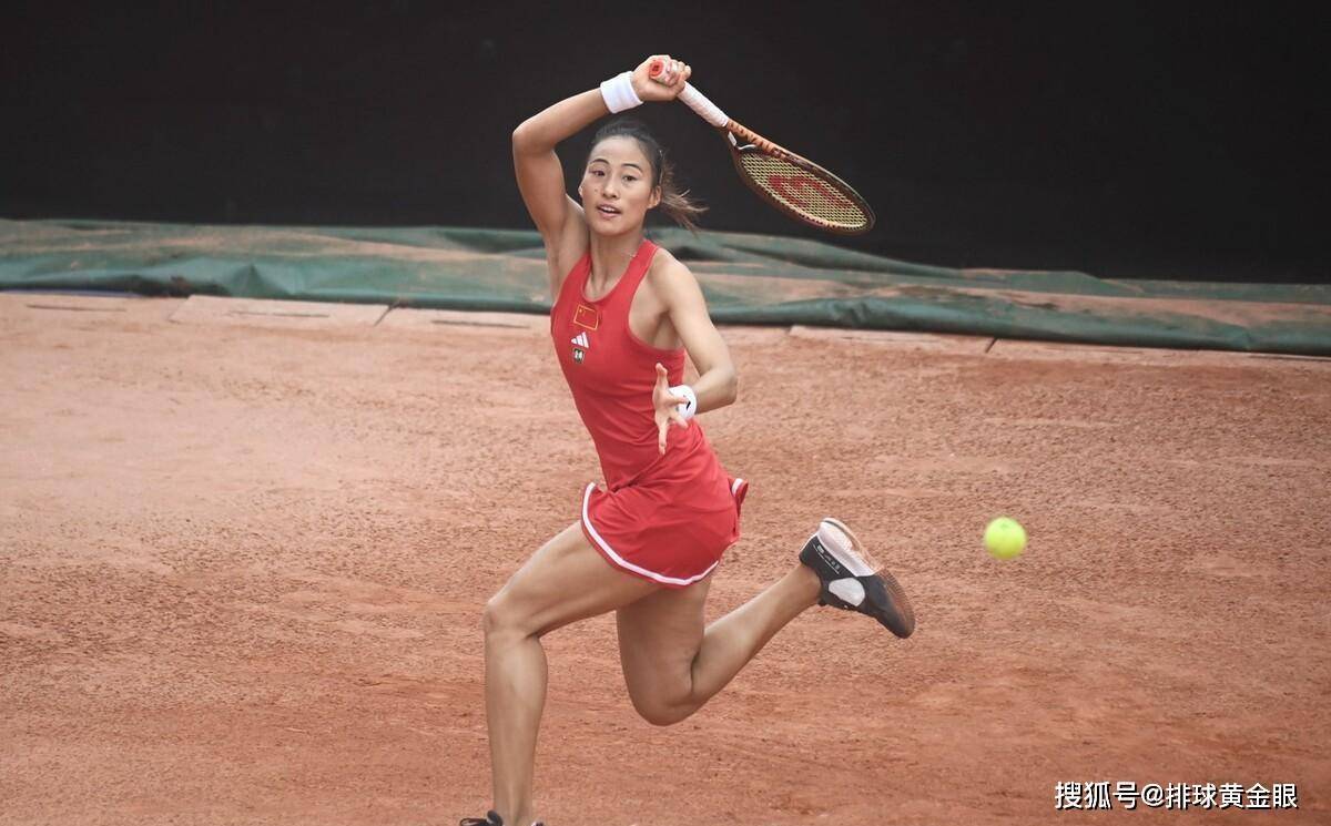 郑钦文扣除红土分数排第四！重返中国球员奖金榜榜首，解锁新身份