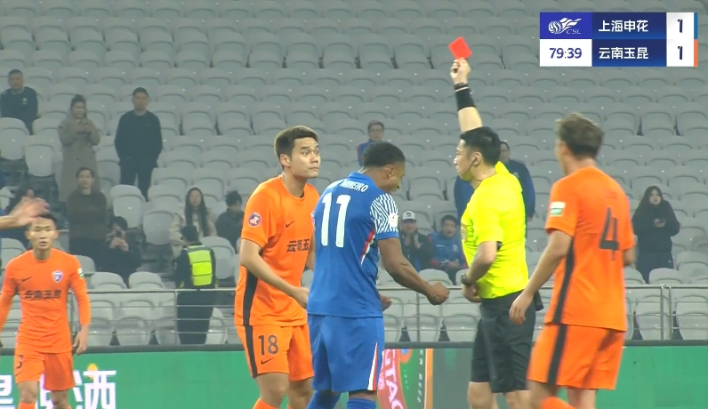 记者谈弋腾红牌:若因辱骂裁判可以理解,若因脚踢球未免过于严苛