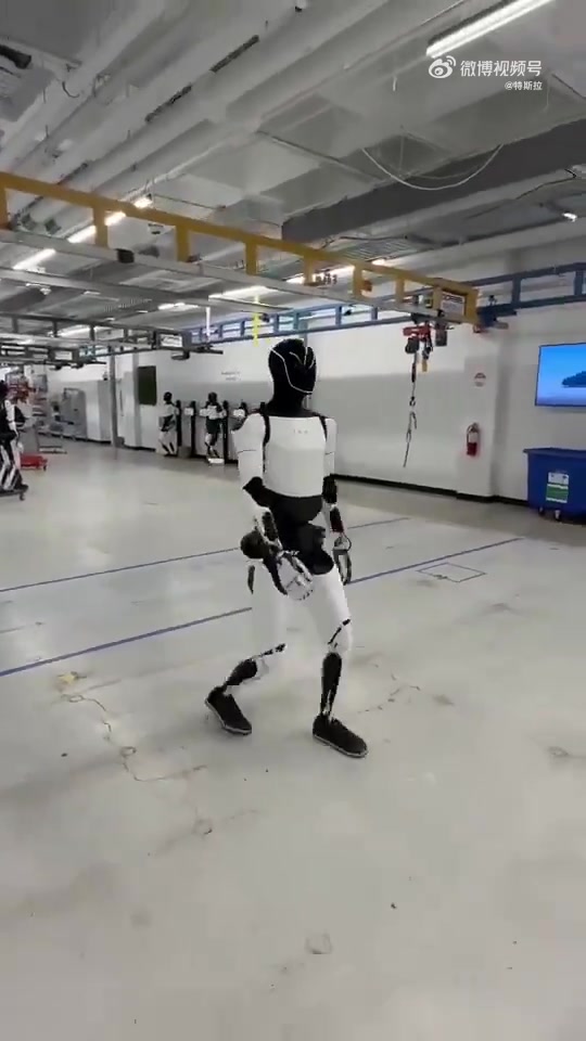 AI技术与车同源！特斯拉发布人形机器人视频：预计今年生产5000台