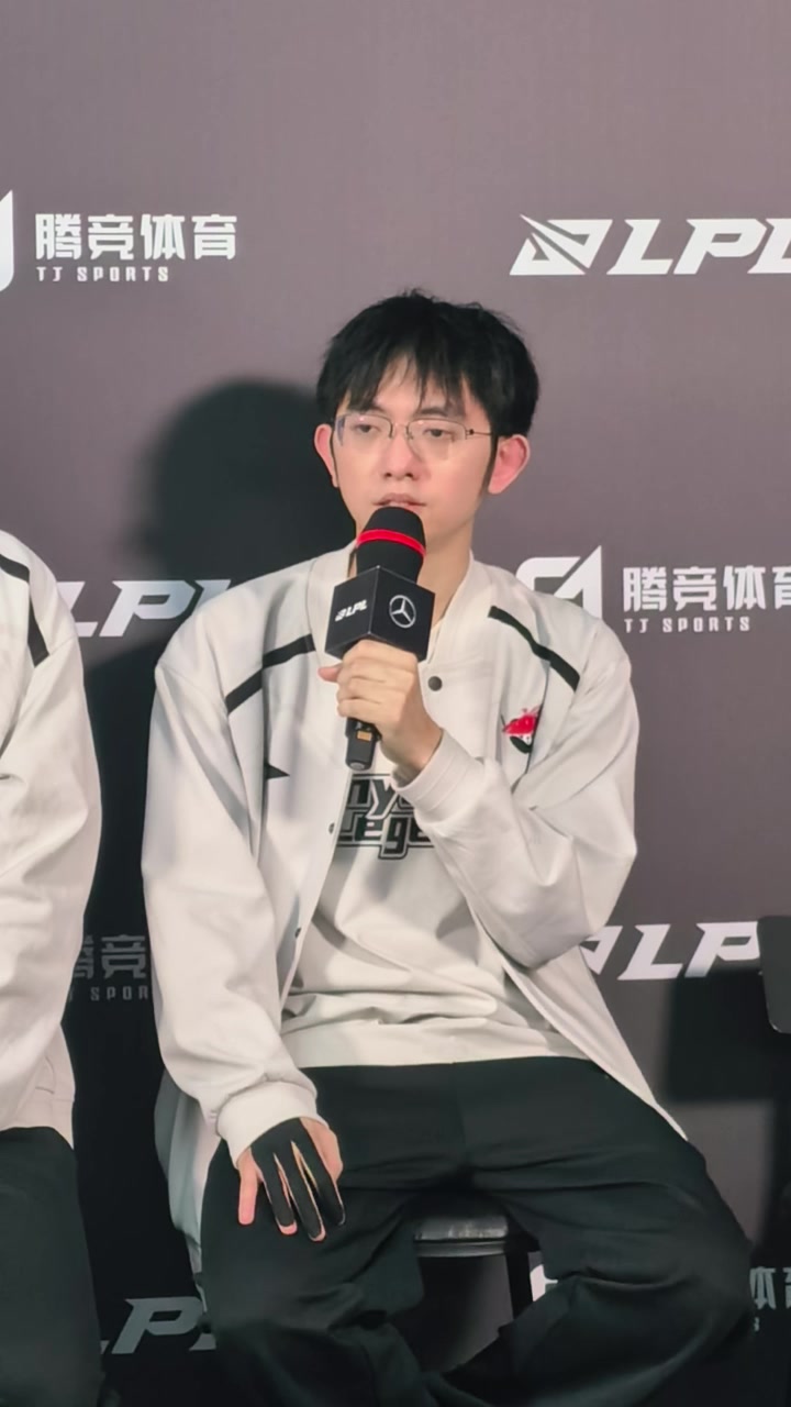 赢了对线又不一定赢游戏！圣枪哥：看见对面选大虫子一点都不慌