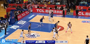 失误不断！纳纳利踩线失误 随后广厦又被防成24秒违例