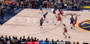 🤖机器人发力！小卡内外开花连投带罚独得8分 率队领先到两位数