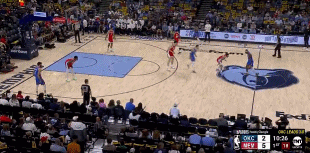 手热！亚历山大半节时间4投全中独得8分2助 率队咬住比分