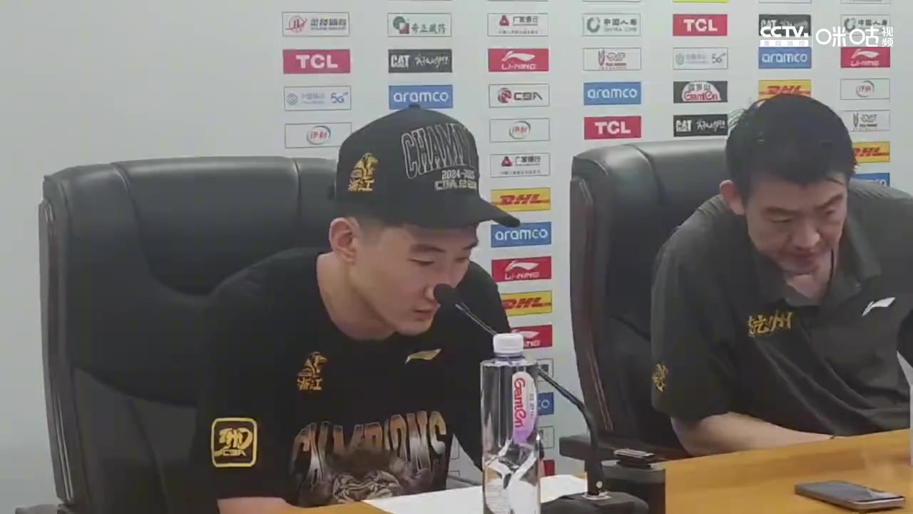 孙铭徽：这么多年来不容易 这个冠军只是我们的第一步